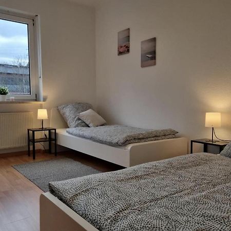 Moeblierte 3 Zimmer Apartment - Mit Smart Tv, Wlan Und Kostenfreie Parkplaetze Schloss Holte-Stukenbrock Exterior photo